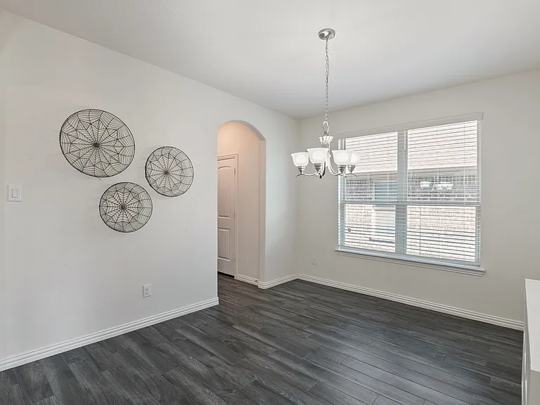 1413 Lake Grove Dr — Photo 8
