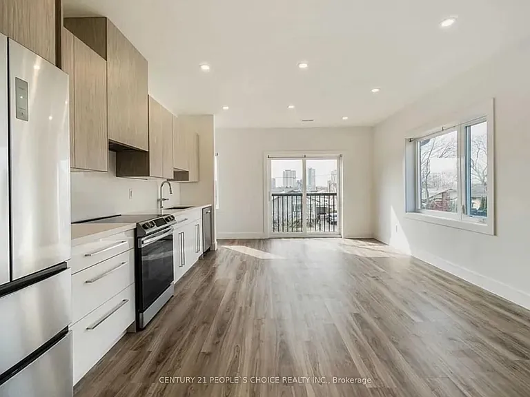 54 Westhampton Dr #UPPER — Photo 2