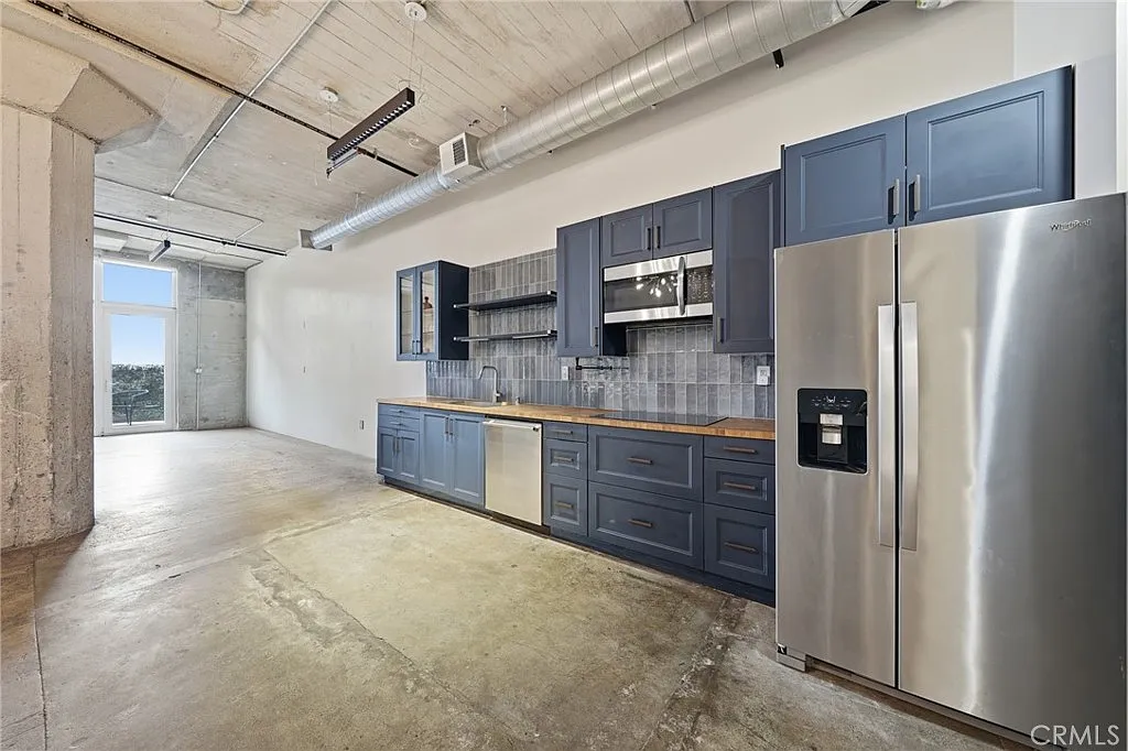 Studio, 930 sqft, $3,200 — Photo 3