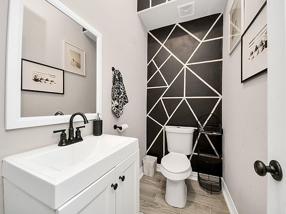 5th image of 8719 Compton St