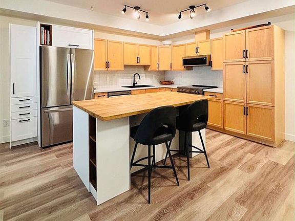 4th image of 160 SE Moberly Rd #109