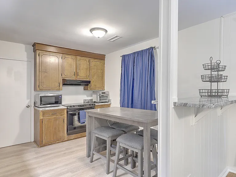 616 Semaht St — Photo 9