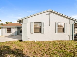 5901 Lincoln Cir W, Lake Worth, FL 33463