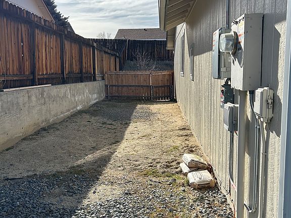 Side extra parking and gate to back yard