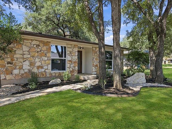 2nd image of 12006 Trianon Ln