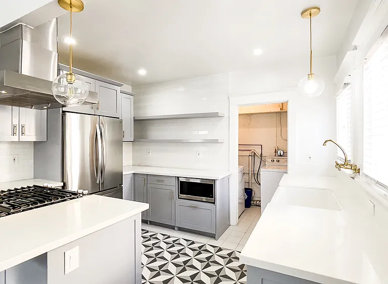 1020 N Kingsley Dr — Photo 3
