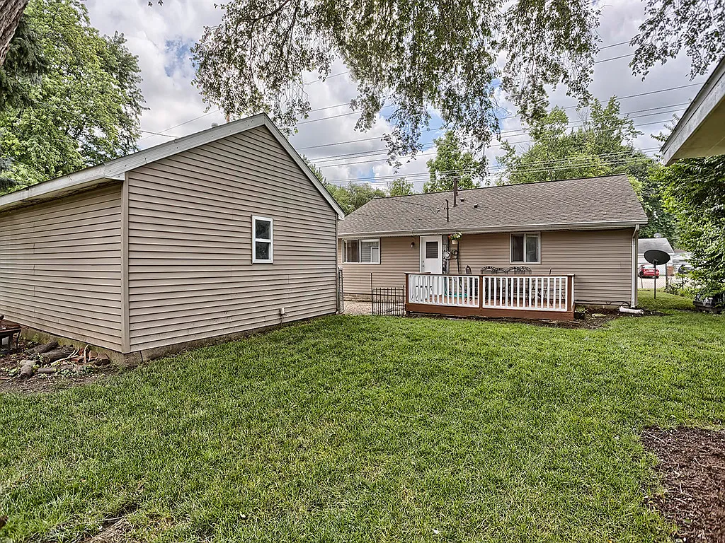 2702 W Kirby Ave photo 1