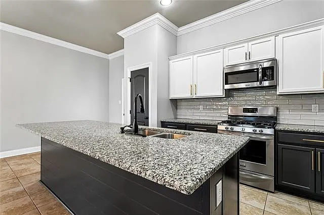 70445 Chambly Ct — Photo 6