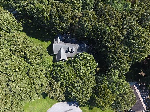 2nd image of 16625 Woodland Ct