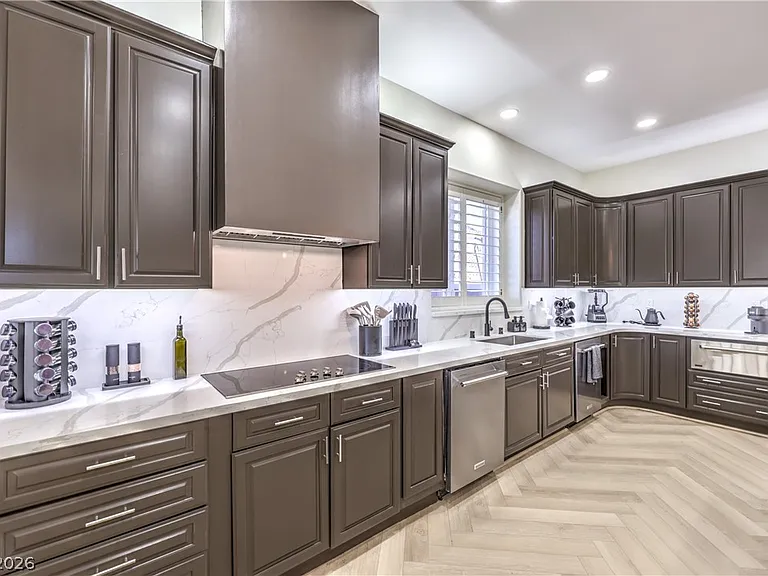 7520 Captains Harbor Dr — Photo 13
