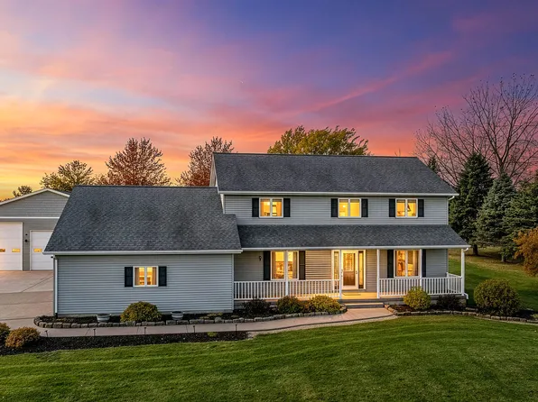 3028 S Golf Rd, Stockton, IL 61085