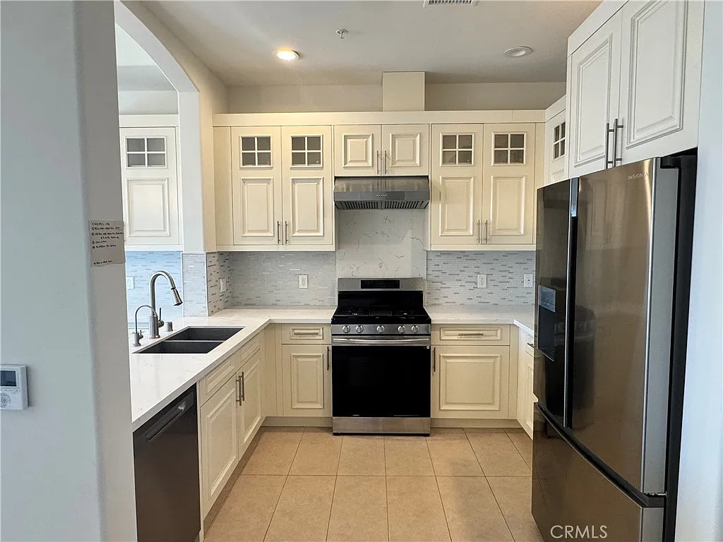 1 bed, 910 sqft, $2,750 — Photo 4