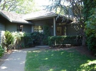 760 Oakway Cir, Ashland, OR