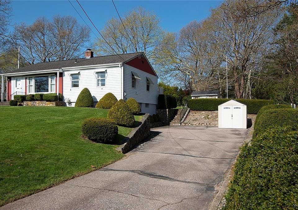 29 Stuart St Westerly RI 02891 Zillow