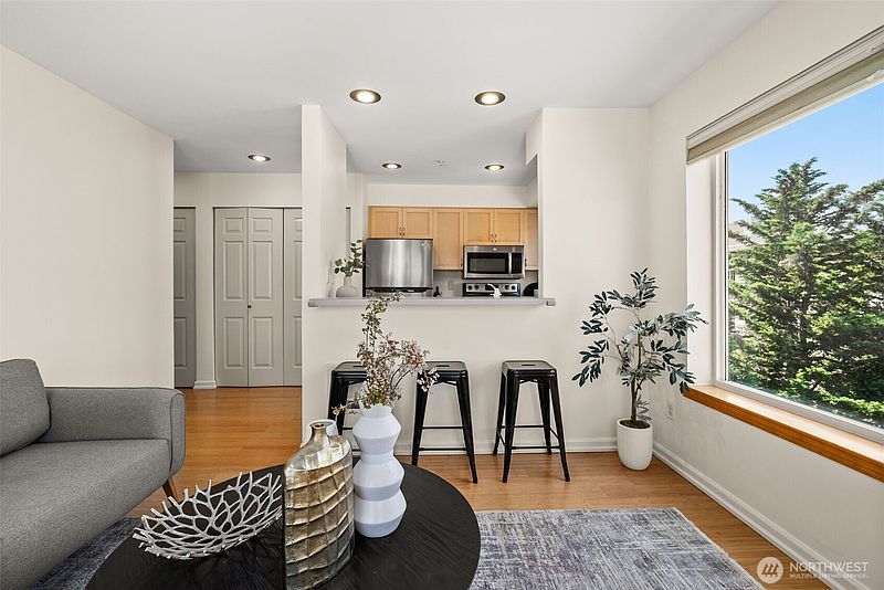 2nd image of 712 E Denny Way #501