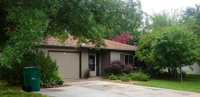 Front view of property