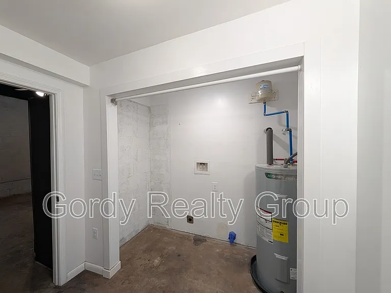 2807B Bertram St — Photo 6