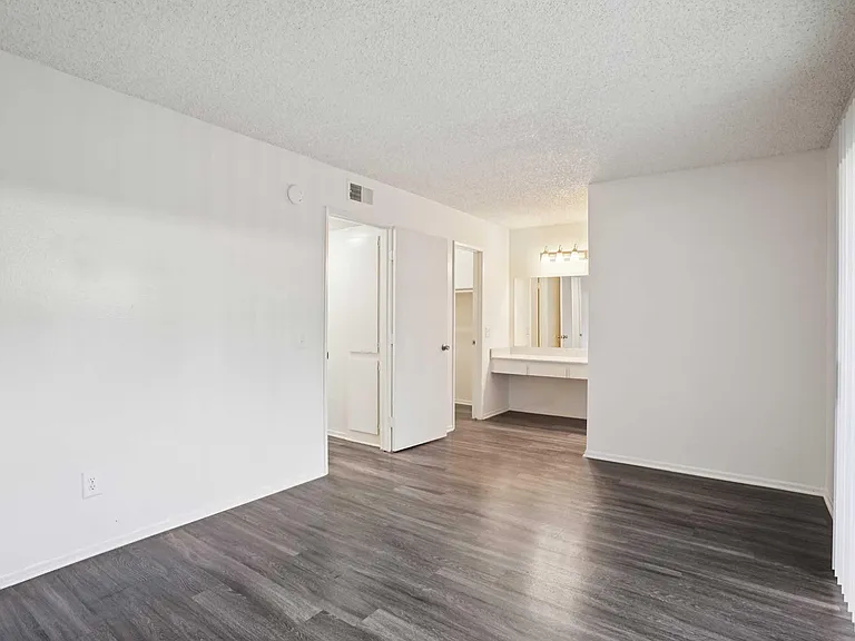 Belinda Apartment Homes — Photo 27