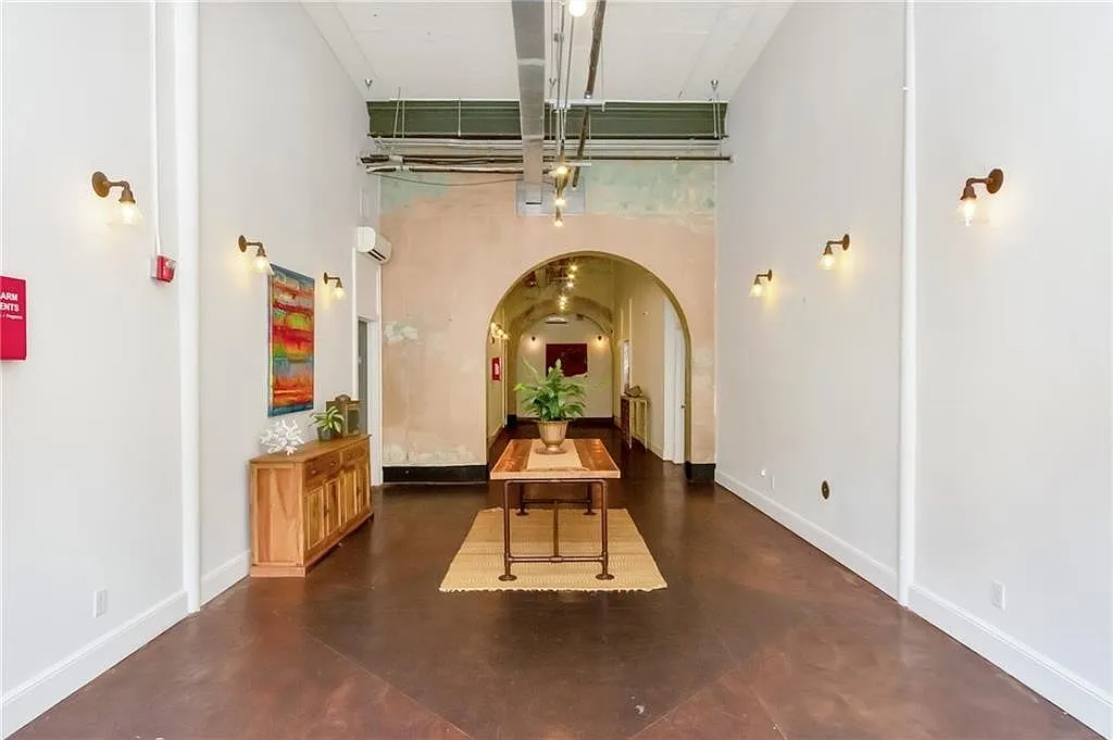 Building Photo - 412 Dauphin St #M
