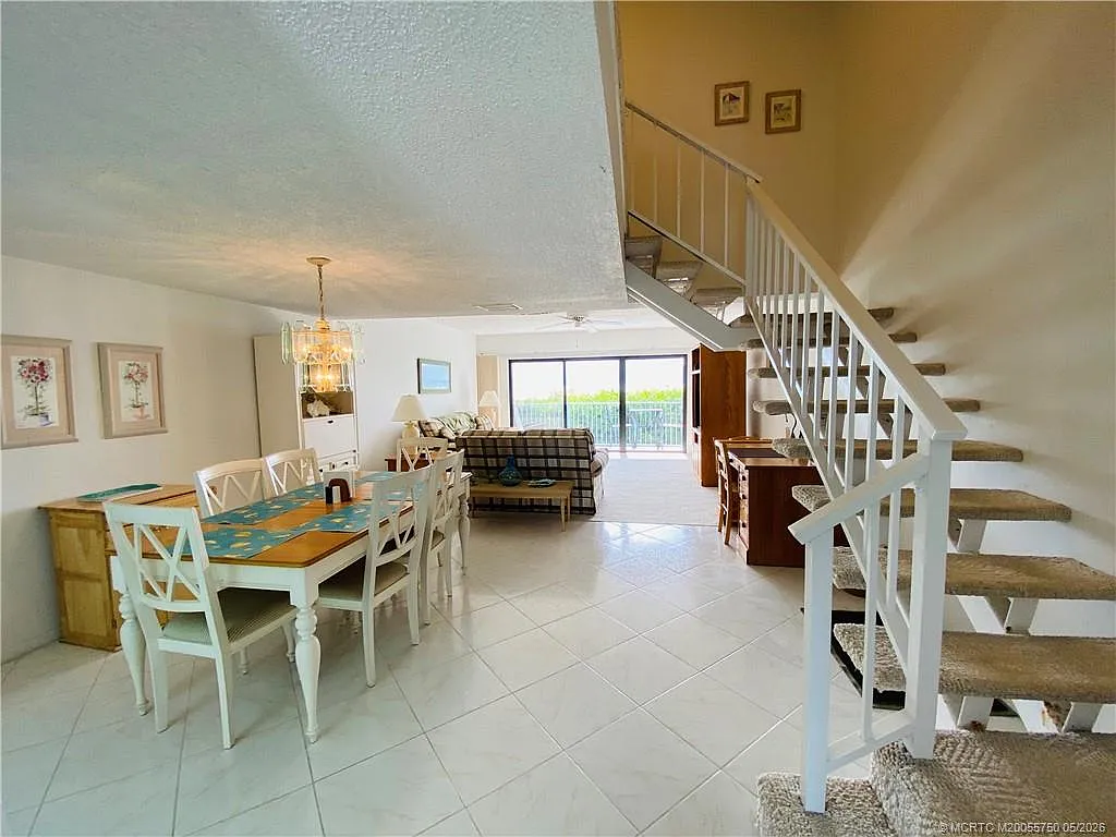 2 bed, 2.5 bath, 1394 sqft, $2,600 — Photo 4