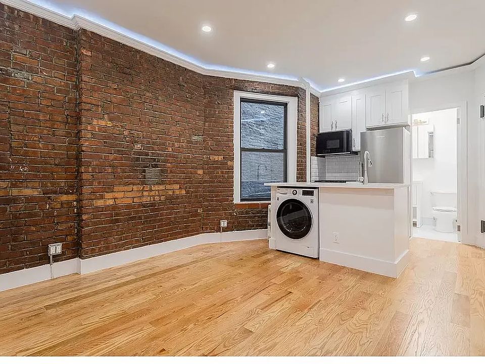 2nd image of 126 Macdougal St APT 1C