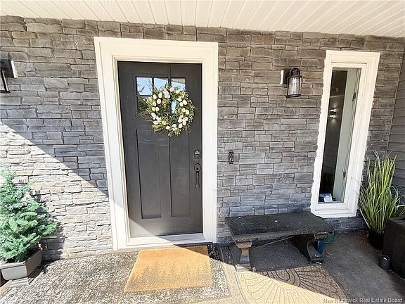 3rd image of 11 Valleyview Dr
