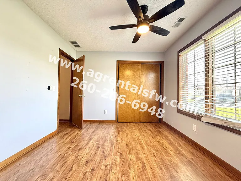 823 Woodland Springs Pl — Photo 18