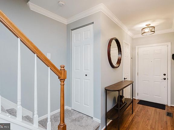 5th image of 84 Roger Valley Ct