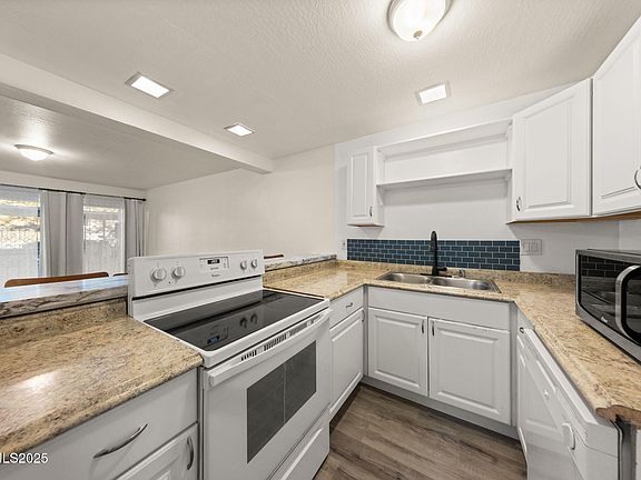 2nd image of 2555 Clear Acre Ln