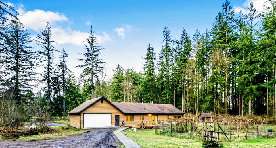 6+ bedrooms in combo of main home + guest home + studio in warehouse. Estate property. A unique, sunny acreage near Jensen Family Forest Park!