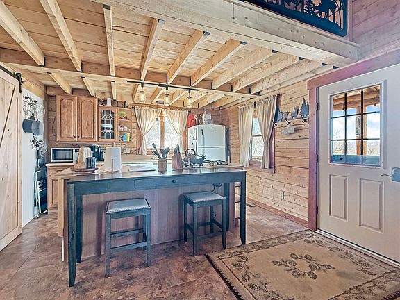 4th image of 706 Diamond Pond Road