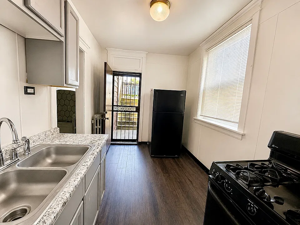 Kitchen/Rear Entry
