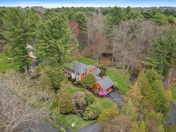 13 Townsend Rd, Lynnfield, MA 01940