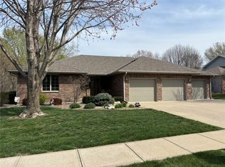 1007 S Cedar St, Savannah, MO 64485