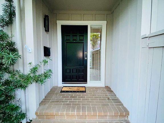 2nd image of 1034 Commons Dr