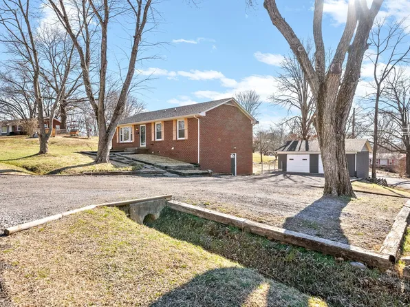 329 Swan Lake Dr, Clarksville, TN 37043