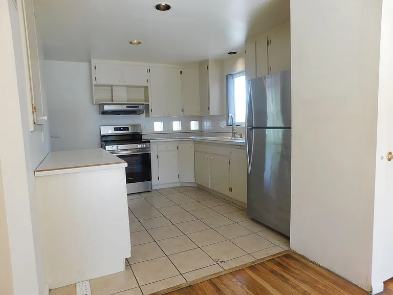 941 Walnut Ave — Photo 7