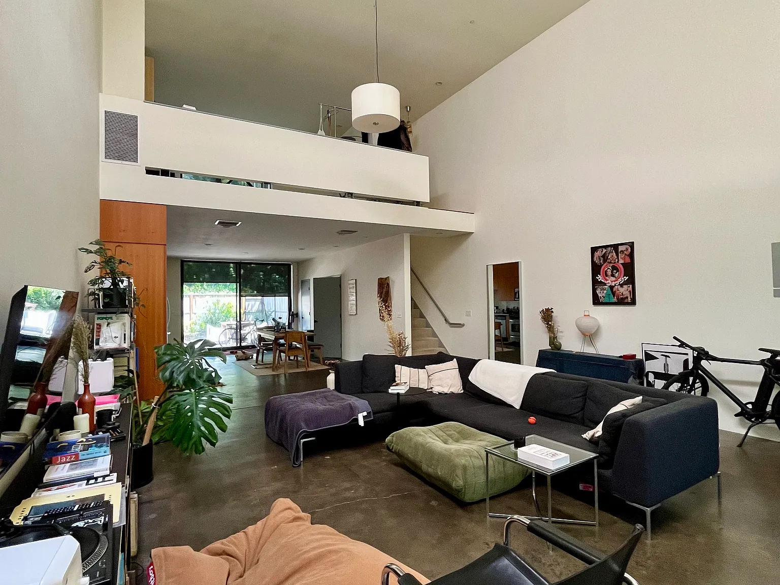 5214 N Williams Ave — Photo 2