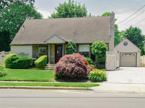 342 Mildred Street, Oceanside, NY 11572