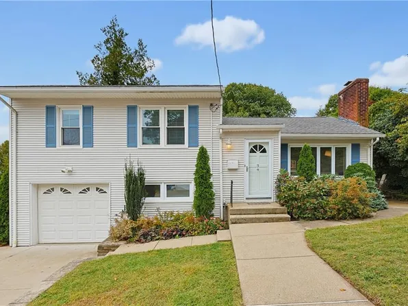 34 Bellevue Dr, Cranston, RI 02920