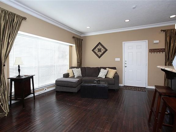 4th image of 7151 Gaston Ave APT 419