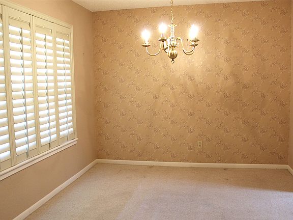 5th image of 712 Prairie Wind Blvd