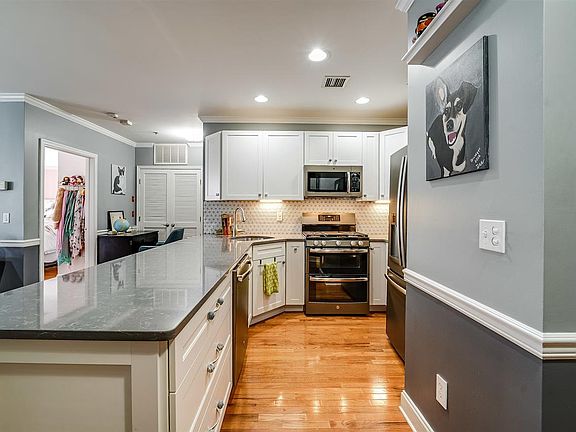 2nd image of 725 Jefferson St APT 14