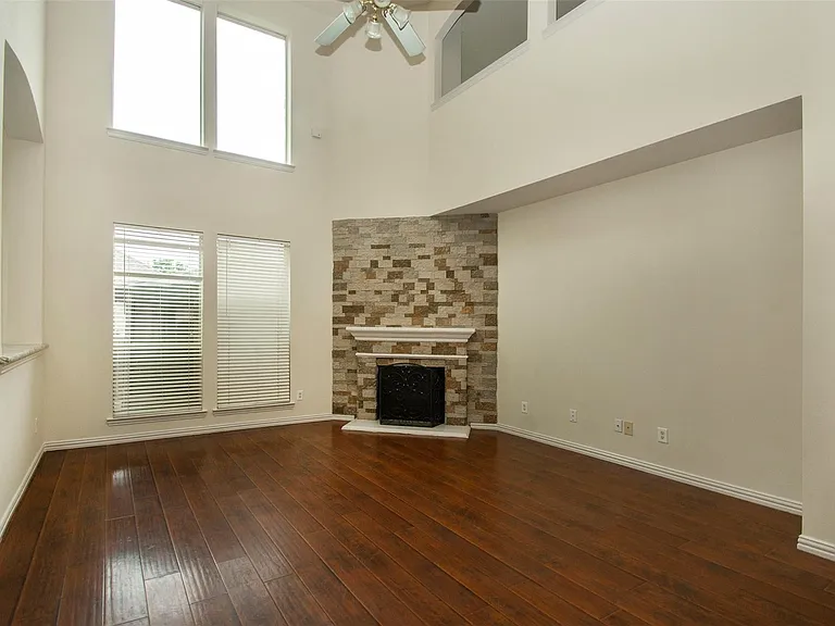 3605 Maddock Dr — Photo 3