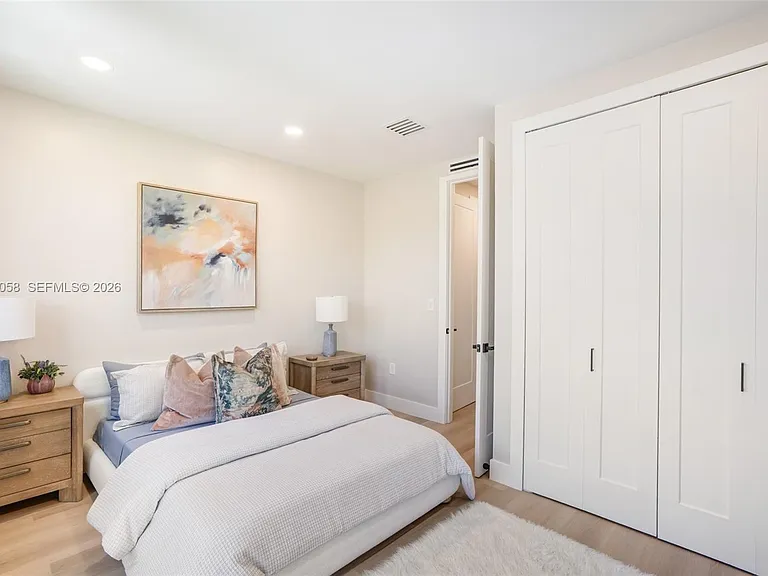 701 SW 17th St — Photo 38