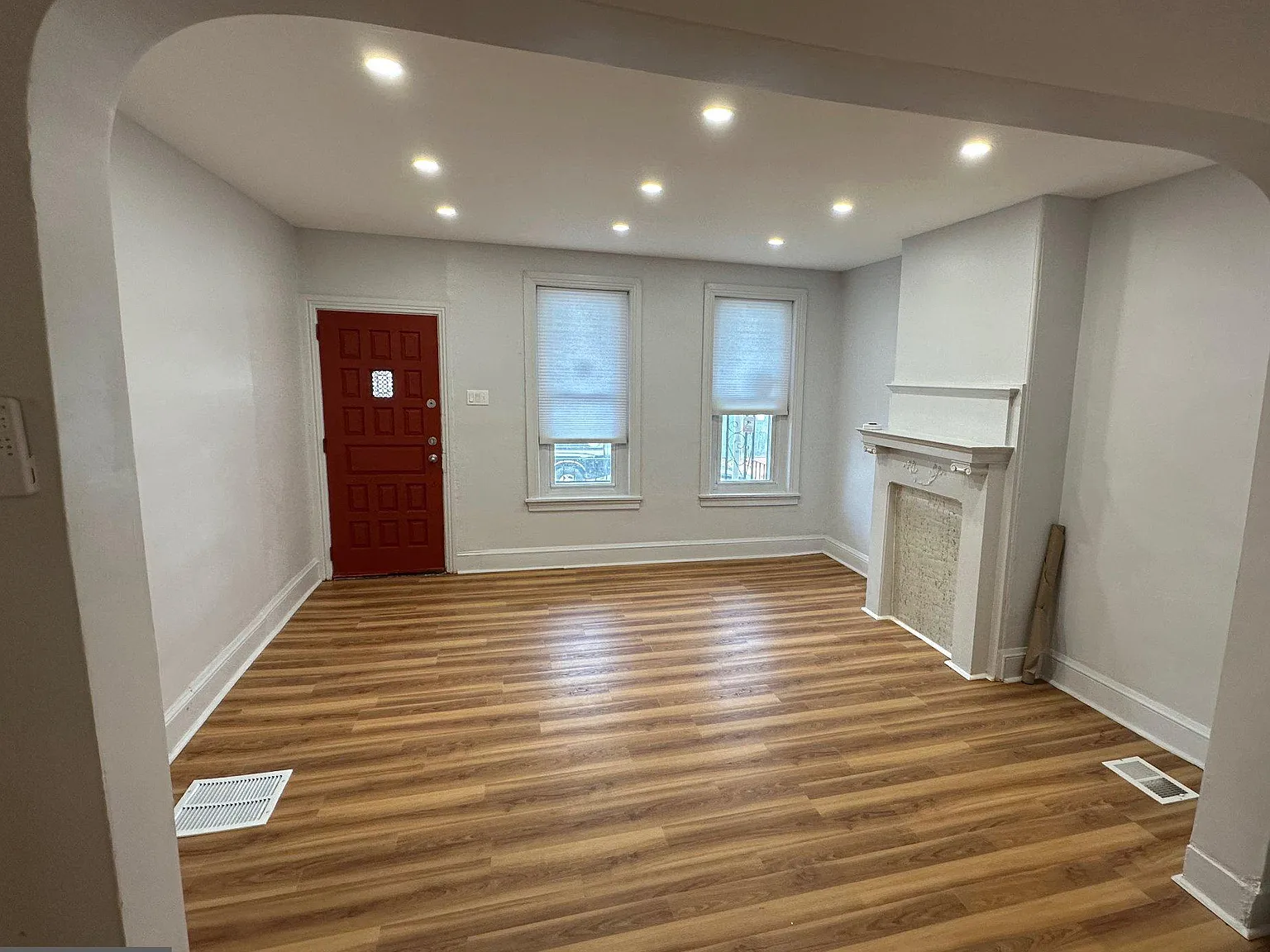 3 bed, 2.0 bath, 1320 sqft, $1,950 — Photo 3