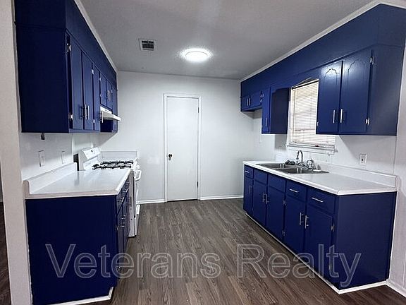 2nd image of 1313 42nd Ave