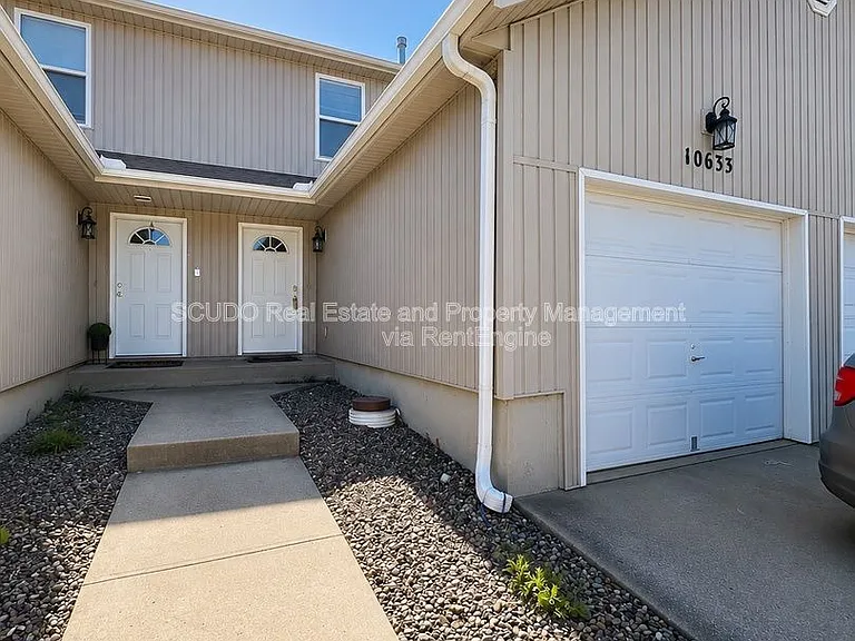 10633 N Locust Ct — Photo 1
