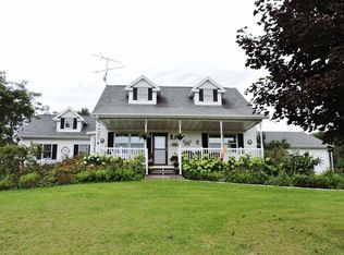 E597 Berkshire Ln, Waupaca, WI 54981