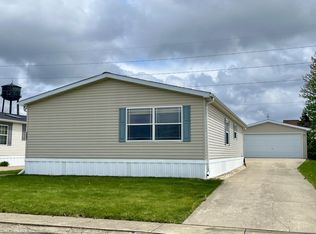 900 S 11th St, Dekalb, IL 60115